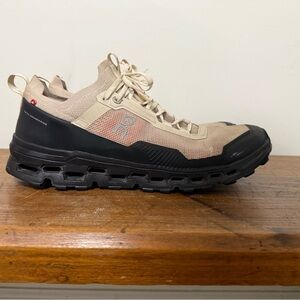 On Running Men's Tan and Black Sneakers